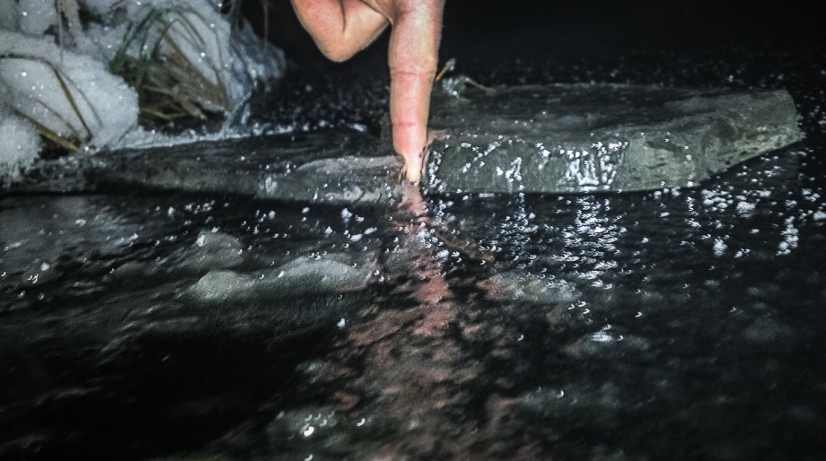 Isbiten till vänster plockade jag upp kl 11 i förmiddags. Den till höger kl 20. Snart är det dags för premiär!