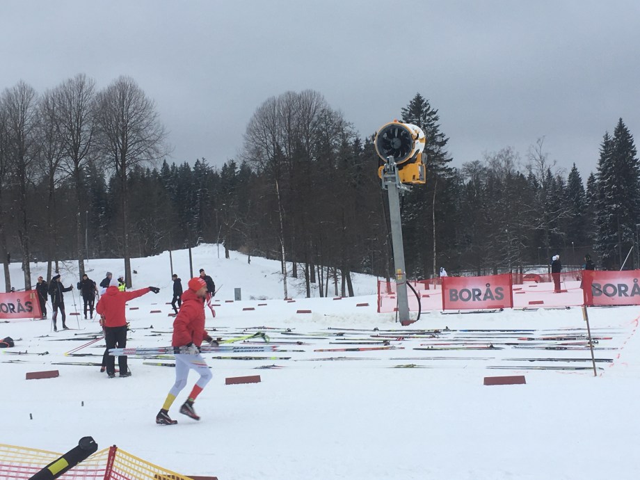 Det gäller att lägga ut sina skidor i god tid innan start.